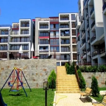 большой апартамент с 2 спальнями и 1 гостиной на 7 человек в комплексе “helios” Διαμέρισμα *
